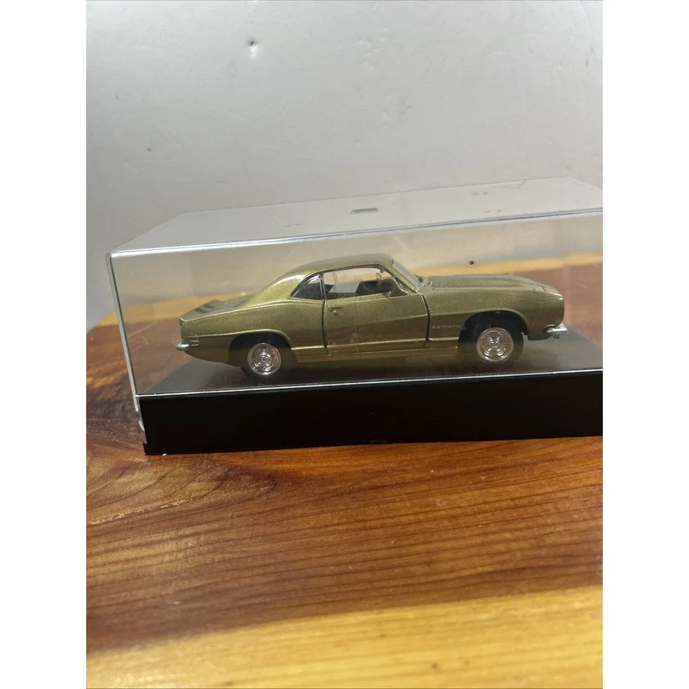 New Ray 1957 Chevrolet Z28 Diecast Red 1:32 Scale With‎ Case